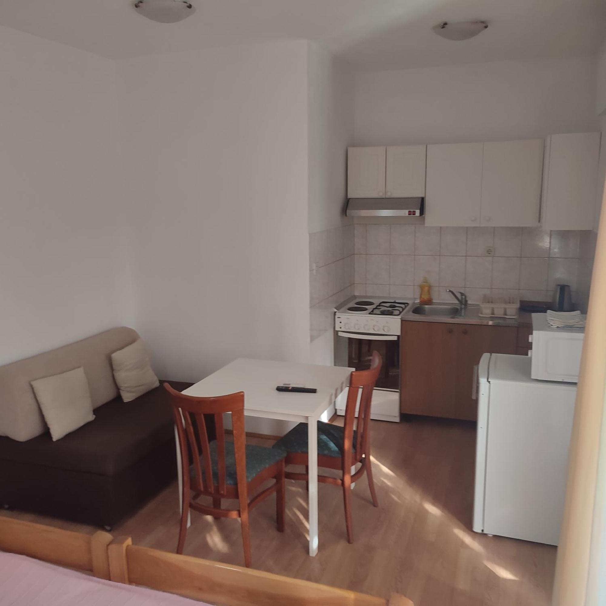 Apartmani Ledenko Каштела Экстерьер фото